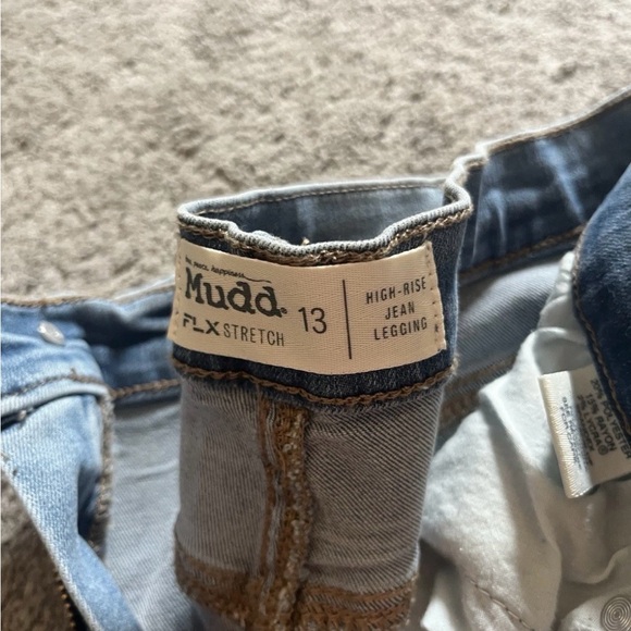 Women’s High Rise Mudd Jeans
Size 13 - Picture 3 of 3